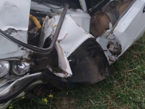 В Мариуполе автомобиль влетел в дерево: есть пострадавший (ФОТО)