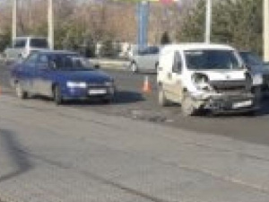 Из-за ДТП в Мариуполе остановился электротранспорт (ФОТО)