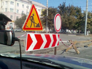 Патрульные зафиксируют ямы на дорогах Мариуполя, проверят АЗС и примут строгие меры (ФОТО)