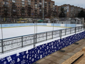 Ледовый каток в Мариуполе практически готов к открытию (ФОТОФАКТ)