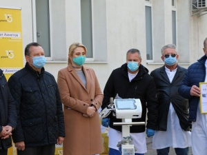 Фонд Рината Ахметова передал пять современных ИВЛ-аппаратов мариупольской горбольнице