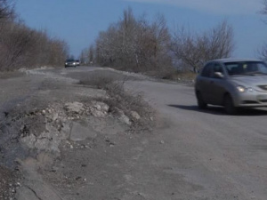 Жители Мелекино под Мариуполем добились строительства объездной дороги (ФОТО)