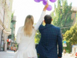Любовь правит Мариуполем: создать семью «по-быстрому» решили 1700 пар (ФОТО)