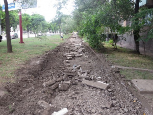 В Мариуполе обнажили пешеходную зону проспекта Строителей (ФОТОФАКТ)