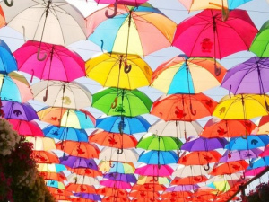 Побережье Мариуполя украсит аллея разноцветных зонтов «Umbrella»