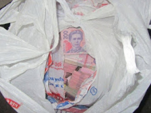 Под Мариуполем в пакетах обнаружили 1,7 млн гривен