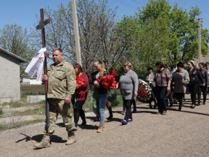 Повесился или убили? Под Мариуполем похоронили парня, отслужившего всего два дня (ДОПОЛНЕНО)