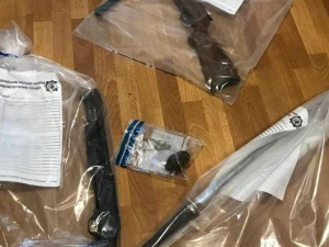 Наркотики и оружие выявили у мариупольца, напавшего с топором на супермаркет