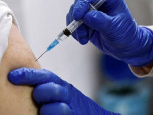В Украине бустерная доза вакцины от COVID-19 может стать доступна всем желающим
