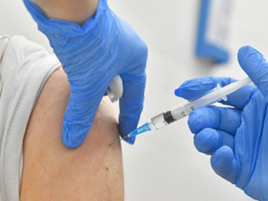 За сутки в Мариуполе уменьшились темпы вакцинации населения и число новых случаев COVID-19