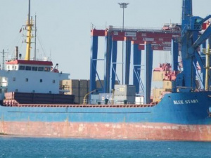 Российские оккупанты захватили в плен экипаж еще одного судна в Мариуполе