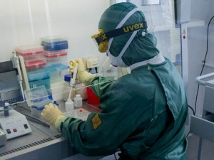 Два случая выздоровления и один новый заболевания коронавирусом в Донецкой области  