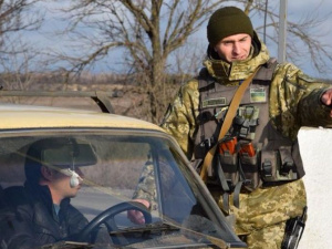 Жители Донецкой области едва не остались ночевать в «серой зоне»