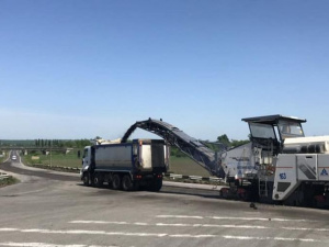 В Запорожской области начался ремонт единственной трассы в Мариуполь (ФОТО)