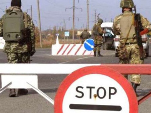 На КПВВ под Мариуполем создали опасную для жизни пробку из 166 машин