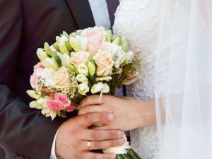 Модная дата: канун Дня семьи в Мариуполе собрал свадебный «урожай» (ФОТО)