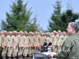 Порошенко: военным Донбасса увеличат денежное содержание