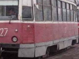 На Левобережье Мариуполя грузовик парализовал движение трамваев