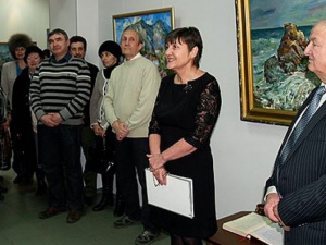 Живописец приурочил к 240-летию города выставку с пейзажами Мариуполя (ФОТО)