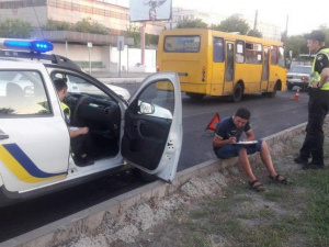 В Мариуполе пьяный таксист врезался в автомобиль с ребенком (ФОТО)