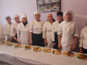 Обрести новую профессию: в Мариуполе 10 человек стали профессиональными поварами (ФОТО)
