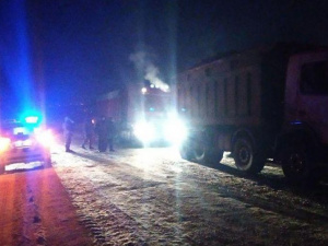 Под Мариуполем грузовик вытащили из «ледовой ловушки» (ФОТО)