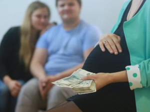 «Суррогатные мамочки» Мариуполя могут быть замешаны в скандале с торговлей младенцами (ФОТО+ВИДЕО)