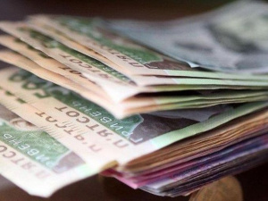Средняя зарплата жителей Донетчины достигла 11 тысяч. Среднеукраинская – по пятам