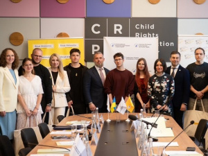 Повернутися і закріпитися вдома: в Україні стартував проєкт для молоді після депортації
