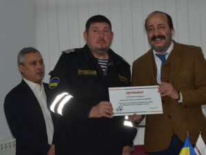 Турецкая компания подарила спасателям Мариуполя электрогенератор (ФОТО)