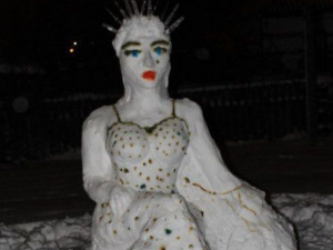 В Мариуполе бум снеговиков: Хит-парад уникальных снежных баб (ФОТО)