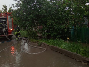 Из дворов мариупольцев откачали больше полусотни тонн дождевой воды