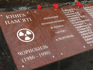 В обновленном мариупольском сквере почтили память ликвидаторов Чернобыльской АЭС
