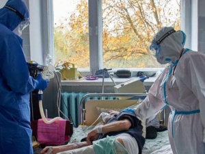 В Украине заболевавших COVID-19 почти втрое больше, чем выздоровевших