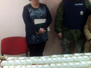 Сотрудницу фискальной службы в Донецкой области задержали за взятку