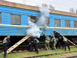 Как спецназовцы в Мариуполе освободили людей из поезда (ФОТО+ВИДЕО)