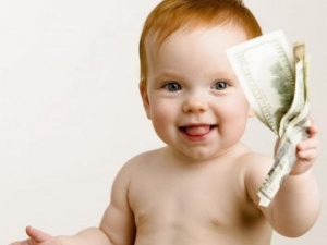 Новорожденным украинцам планируют открывать персональный счет в банке с депозитом в 50 тысяч гривен