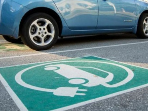 На улицах Мариуполя появятся новые дорожные знаки и авто с зелеными номерами