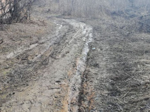 В Мариуполе спуск к морю стал труднодоступным для прогулок