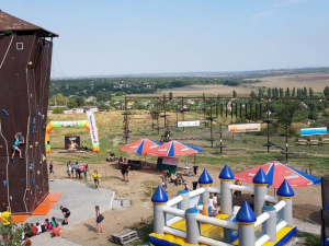 Впервые в Мариуполе проходит областной чемпионат по скалолазанию (ФОТО)