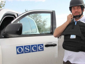 В Донецкой области не разошлись на одной дороге автомобили ОБСЕ и ВСУ