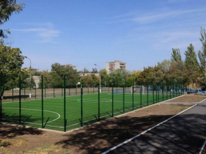 На территории мариупольских школ создадут спортивные площадки