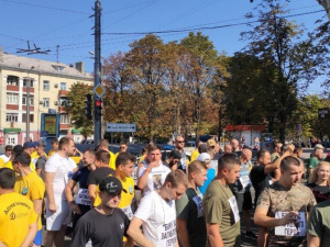 Помним всех: полтысячи мариупольцев приняли участие в пробеге в память о погибших воинах (ФОТО+ВИДЕО)