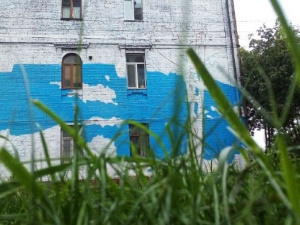 Стрит-арт на улицах города: мариупольский художник взялся за новый мурал (ФОТО)