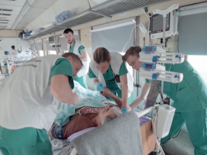 «Врачи без границ» спасли более 600 жителей Донбасса в медицинском поезде