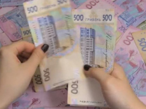 На Донетчине женщина потратила 50 тысяч гривен пенсионера-переселенца 