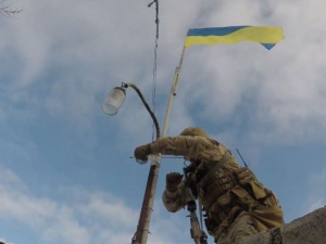 «Под носом у оккупантов подняли флаг Украины»: военные освободили село в Донбассе (ВИДЕО)