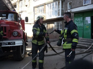 В Мариуполе из пожара спасли людей и кота (ФОТО)