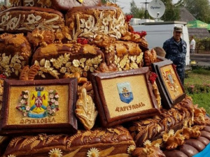 Мариупольский герб украсил «Каравай мира» весом 615 кг (ФОТО)
