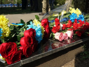 Живы, пока мы их помним: в Мариуполе появился мемориал погибшим в 2014 году пограничникам